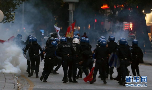 土耳其東南部抗議“伊斯蘭國”示威引發(fā)嚴(yán)重沖突 土耳其東南部抗議“伊斯蘭國”示威引發(fā)嚴(yán)重沖突