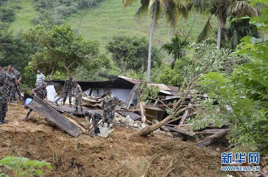 10月29日，斯里蘭卡救援部隊抵達(dá)山體滑坡災(zāi)區(qū)展開救援。
