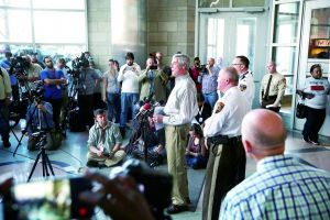 　圣路易斯縣檢方15日宣布，當?shù)鼐揭炎カ@12日在弗格森市槍擊兩名執(zhí)勤警察的犯罪嫌疑人威廉斯。