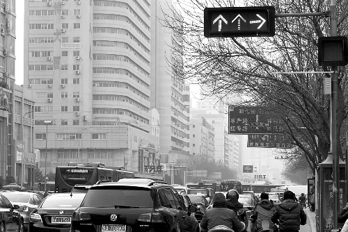 新交規(guī)“黃恐”引發(fā)擁堵？ 這個(gè)真的有！