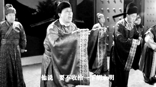 微電影中，“權(quán)貴人士”對(duì)“胡永明”多加陷害 視頻截圖