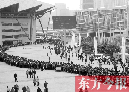 3月2日，在鄭州國際會(huì)展中心，河南省春季人才招聘會(huì)舉行，六萬五千名求職者扎堆求職