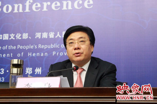 洛陽市市長李柳身發(fā)表熱情洋溢的旅游推介詞。