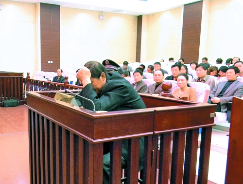 庭審中，楊某一直沒有抬頭。