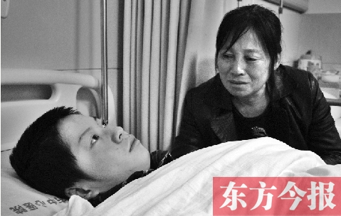 15歲的兒子被毆打成重傷，巨額醫(yī)療費(fèi)成了曲新苗女士難以跨越的坎兒