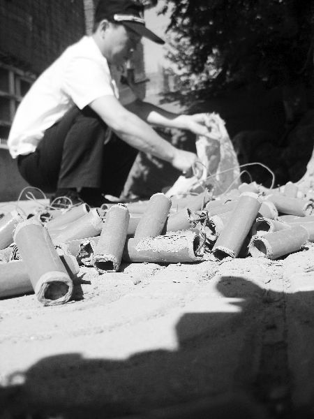 這半袋子墜子炮，多虧被及時(shí)發(fā)現(xiàn)