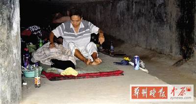 兩個(gè)大男人在這里住了大半年