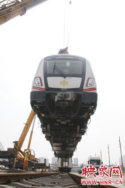 第一節(jié)車廂被調離鐵軌 第一節(jié)車廂被調離鐵軌