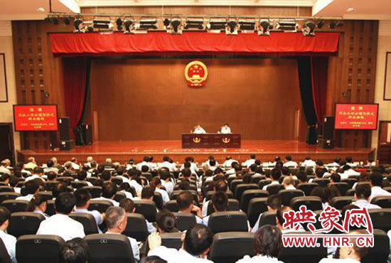 9月3日上午，河南省高級人民法院召開機(jī)關(guān)全體黨員干部大會