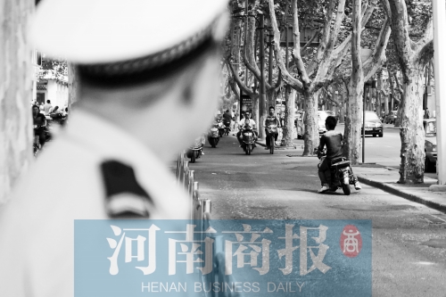 有警察，趕緊掉頭！