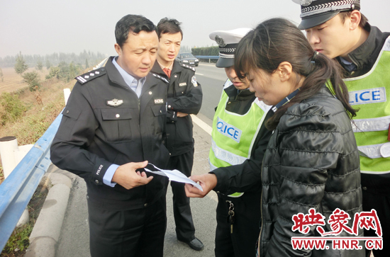 女子開(kāi)著廂貨車(chē)在高速狂奔 竟拉著一噸多爆炸物 女子開(kāi)著廂貨車(chē)在高速狂奔 竟拉著一噸多爆炸物