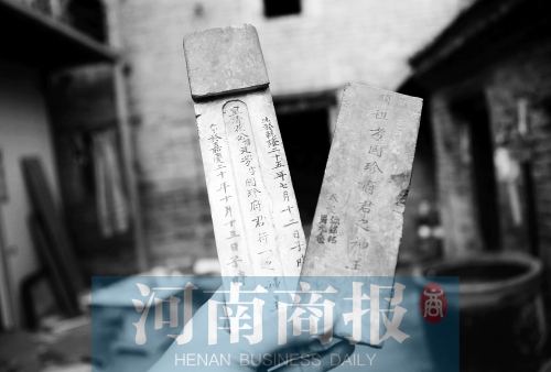 花五松的老宅里，還有祖上留下的牌位