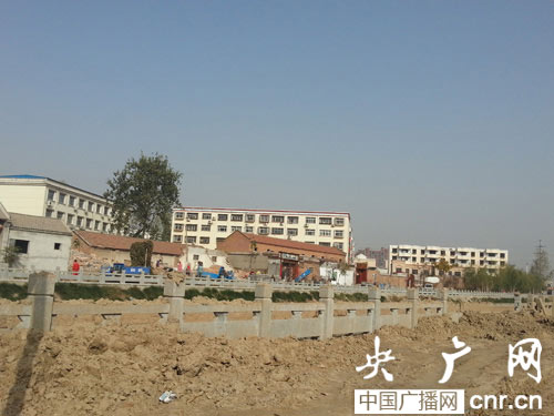 在濮陽到處都能見到拆遷的場景