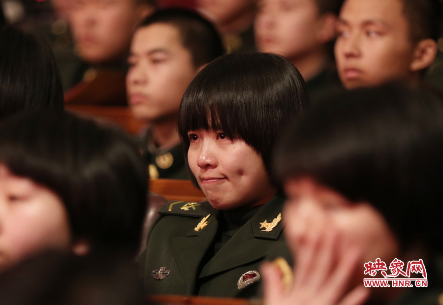 現(xiàn)場(chǎng)觀眾感動(dòng)落淚。