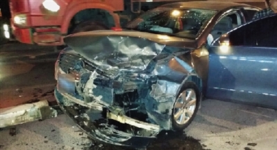 江淮車(chē)突然斜刺沖向了對(duì)面 江淮車(chē)突然斜刺沖向了對(duì)面