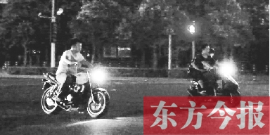 6月13日零點后,鄭州市商務內環(huán)路,不少年輕人騎著摩托車聚在這里飆車