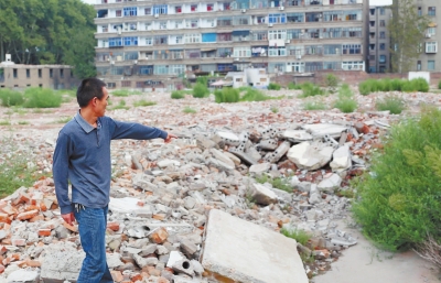 寧寧的父親說：女兒就是在這兒被打的。