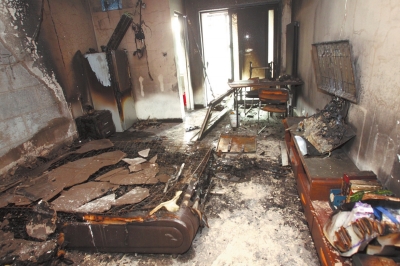 鄭州民居凌晨疑遭縱火 房主威脅鄰居“誰(shuí)報(bào)警弄死誰(shuí)” 鄭州民居凌晨疑遭縱火 房主威脅鄰居“誰(shuí)報(bào)警弄死誰(shuí)”