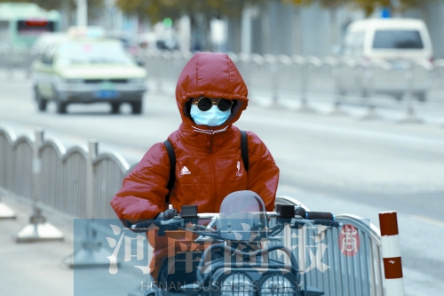 全副武裝，抵抗寒風(fēng)