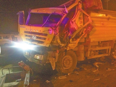 闖紅燈撞兩車渣土車司機(jī)當(dāng)場(chǎng)死亡 闖紅燈撞兩車渣土車司機(jī)當(dāng)場(chǎng)死亡