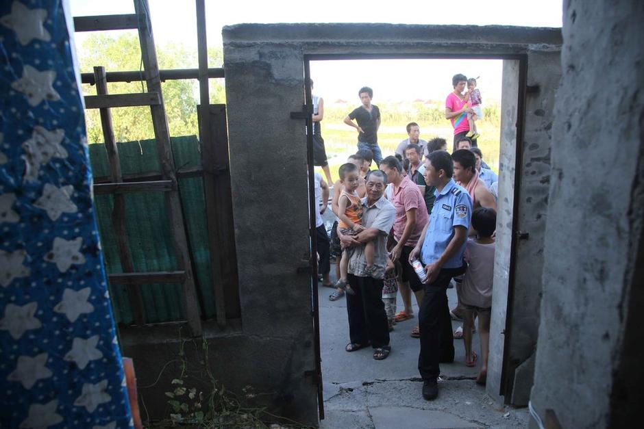 2013年08月06日消息，浙江省嘉興市秀洲區(qū)油車港鎮(zhèn)濮家灣村蠟燭浜一帶，是典型的城中村。村中農(nóng)民房被分隔成許多間出租給附近打工者。