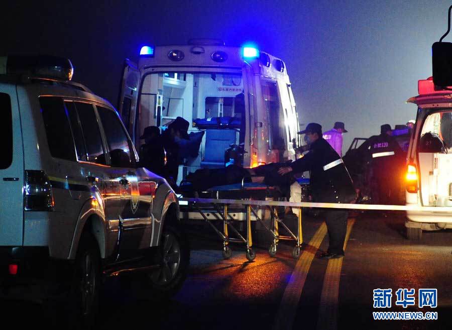 2013年1月9日，合肥，事故現(xiàn)場(chǎng)，兩輛受損車(chē)輛已經(jīng)全部變形