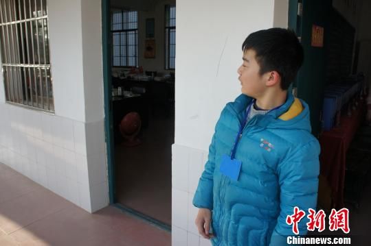 對于幾年如一日照顧他的同學余興泉，14歲的左臣心里充滿了感激。 李俊杰 攝