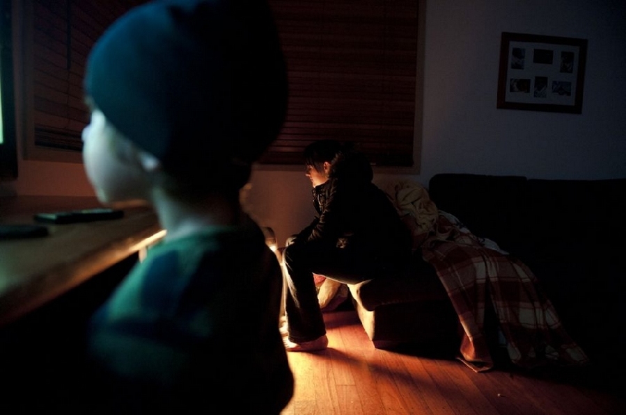 年輕單親媽媽的艱難生活 年輕單親媽媽的艱難生活