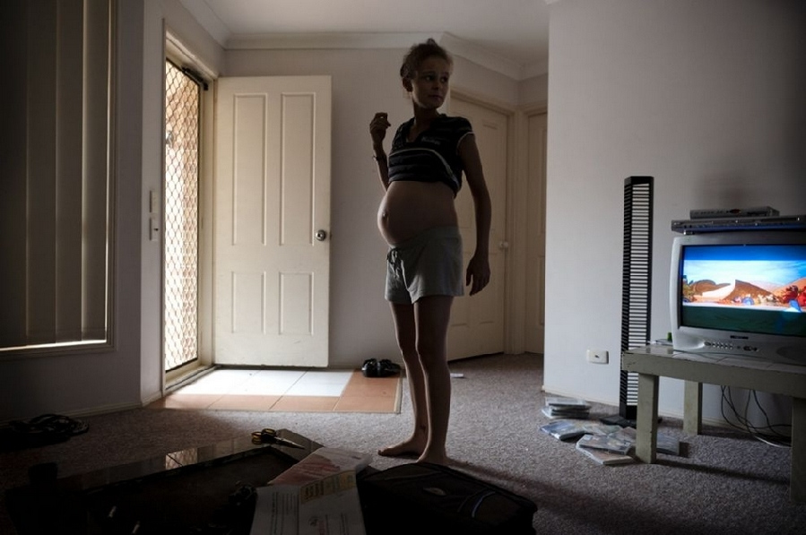 年輕單親媽媽的艱難生活 年輕單親媽媽的艱難生活