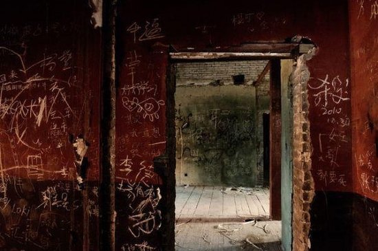 探秘！北京"鬼樓"內(nèi)部