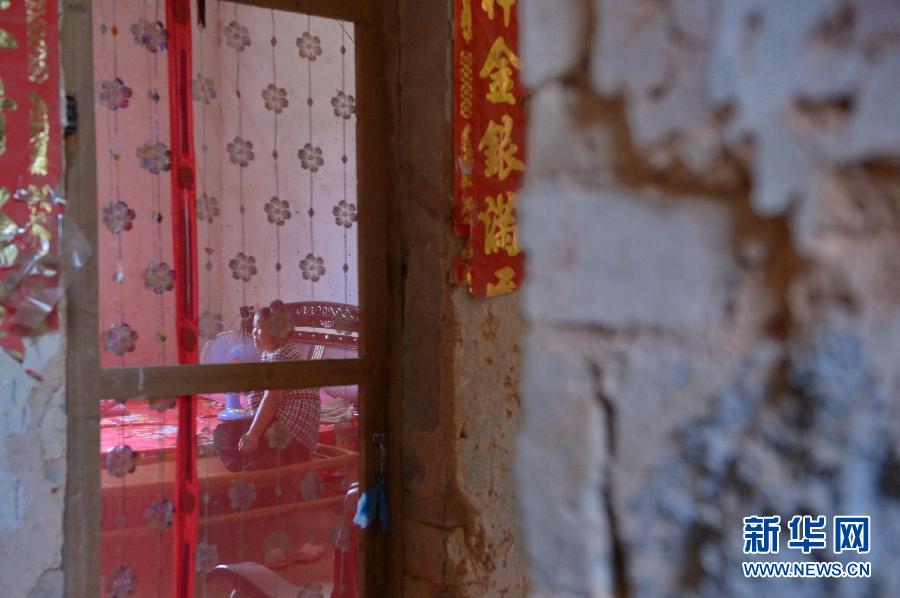 農(nóng)場(chǎng)棚戶(hù)區(qū)的最后留守家庭：留下的是回憶，迎來(lái)的是幸福