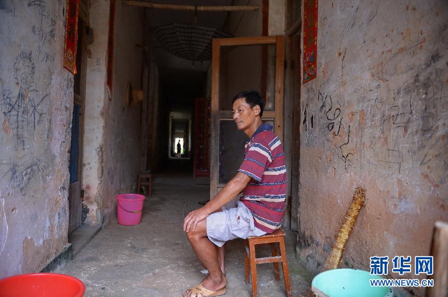 農(nóng)場(chǎng)棚戶(hù)區(qū)的最后留守家庭：留下的是回憶，迎來(lái)的是幸福