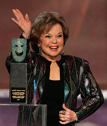 秀蘭鄧波兒去世 罕見大照片回顧童星一生 秀蘭鄧波兒去世 罕見大照片回顧童星一生