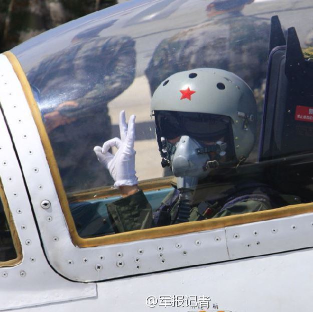 中國殲擊機(jī)女飛行員