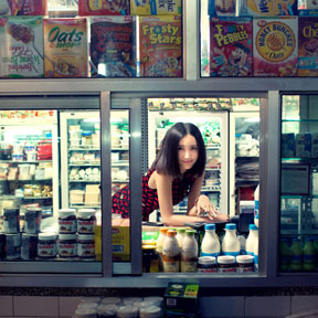 張歆藝大展腰部曲線