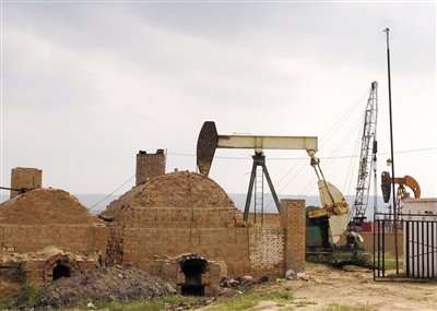 正在作業(yè)的揭蓋井，位于定邊縣紅柳溝鎮(zhèn)紅柳溝村。