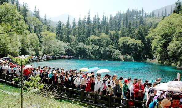 十一黃金周4000多名游客滯留景區(qū)