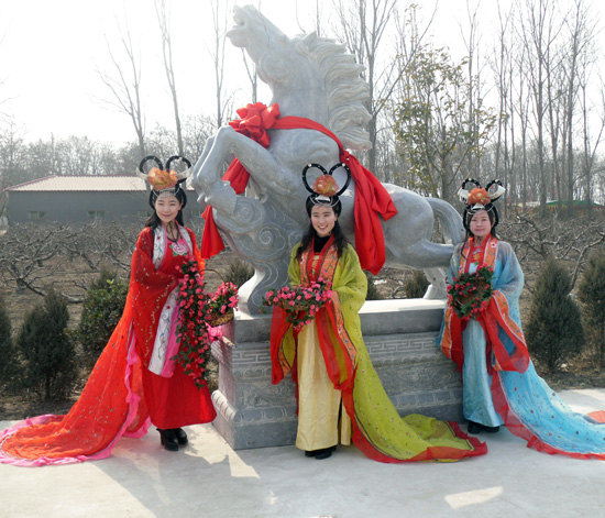 春滿商都逛廟會(huì) 龍馬精神過大年