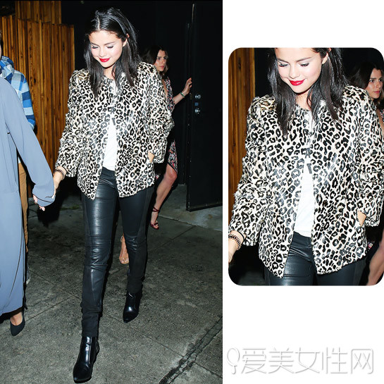 明星穿皮褲配豹紋，酷感十足