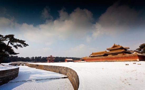 厚厚的積雪，萬籟俱寂