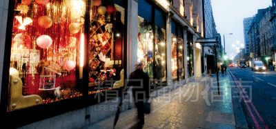在圣誕節(jié),即使window shopping也很美好。