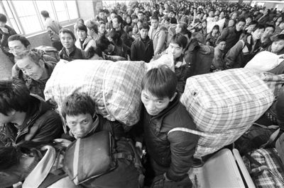 　　火車站人滿為患。新華社發(fā)