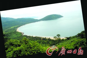 長長的沙灘海岸。