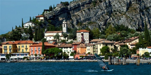 親近寧靜大自然 盤點全球12大適宜度假的湖泊