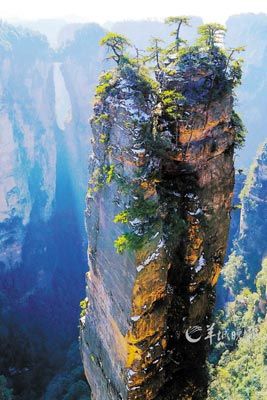 　　世界上迄今為止所發(fā)現(xiàn)的垂直高差最大的天然自生石板橋。