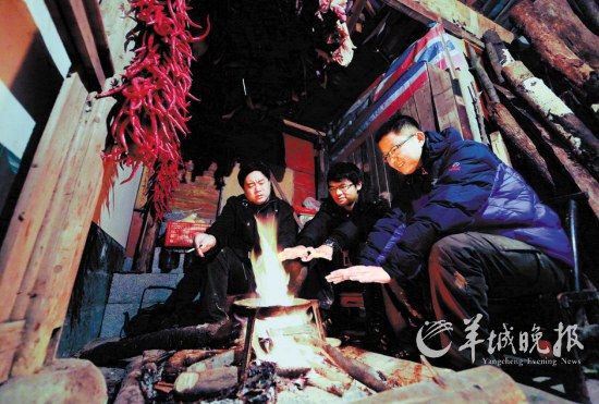 　　在土家人吊腳樓小住的那個夜晚,讓我想起了外婆家。