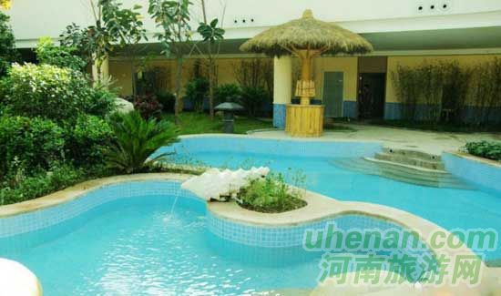 深秋去堯山賞紅葉、泡溫泉、拜大佛