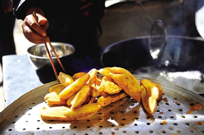 陜北特色小吃黃炸糕。