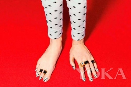 明星喜新厭舊 棄虎頭搶穿獨(dú)眼衛(wèi)衣(7) 明星喜新厭舊 棄虎頭搶穿獨(dú)眼衛(wèi)衣(7)