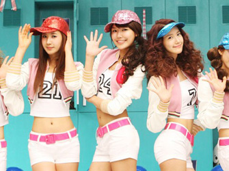 研究稱合照比個(gè)人獨(dú)照更好看